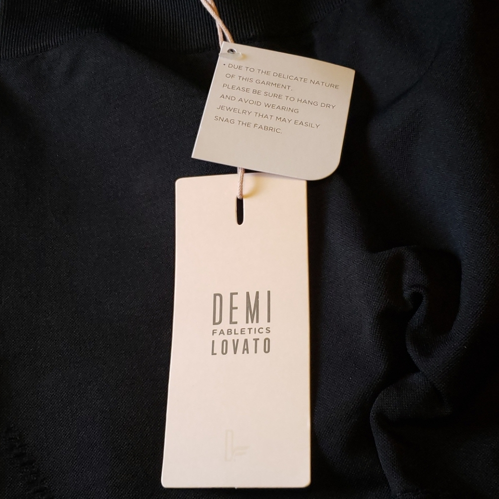 Host Pick Demi Lovato XS  Fabletics Black Capri - Picture 8 of 8